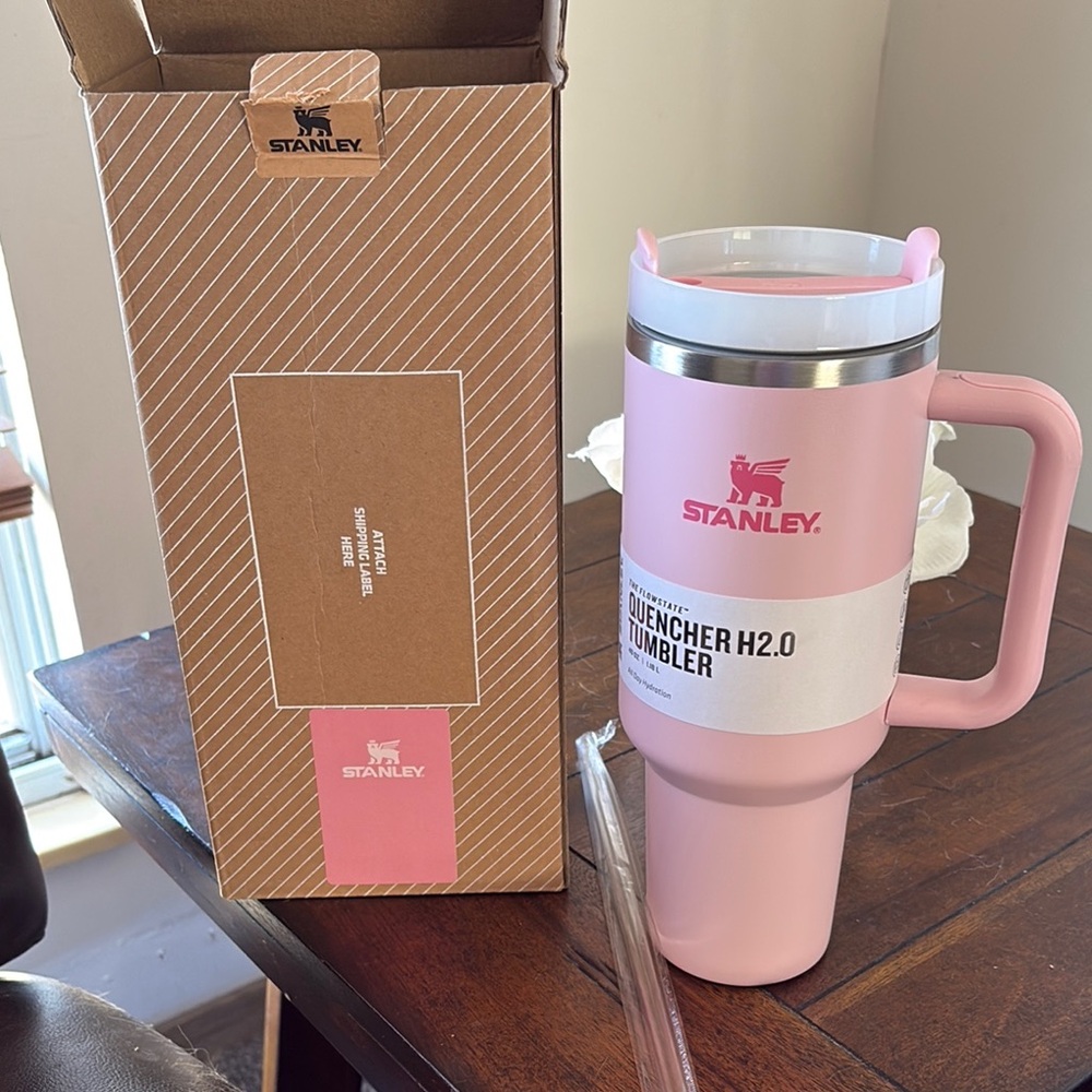 Stanley Pink Quencher H2.0 Tumbler with Handle